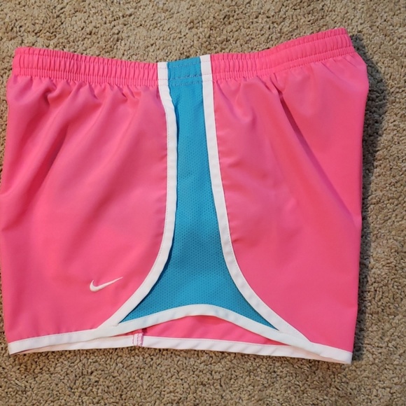 Girls Nike Shorts - Picture 4 of 7